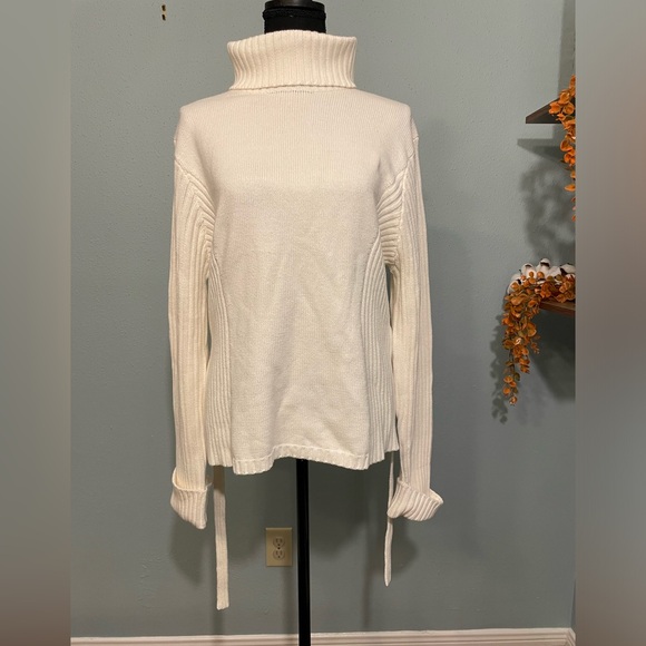 Winter White Belted Turtleneck Sweater - Large - Picture 4 of 13